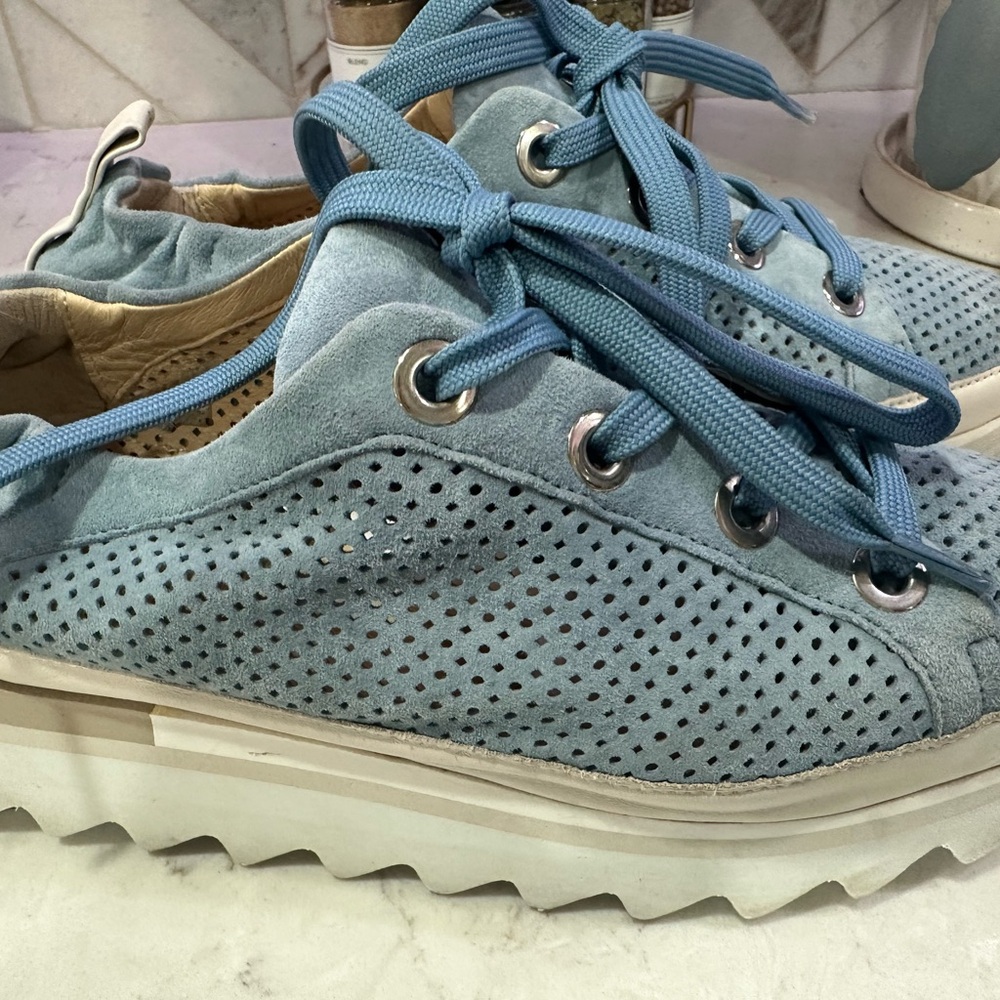 Light Blue Softwaves Sz 9/40